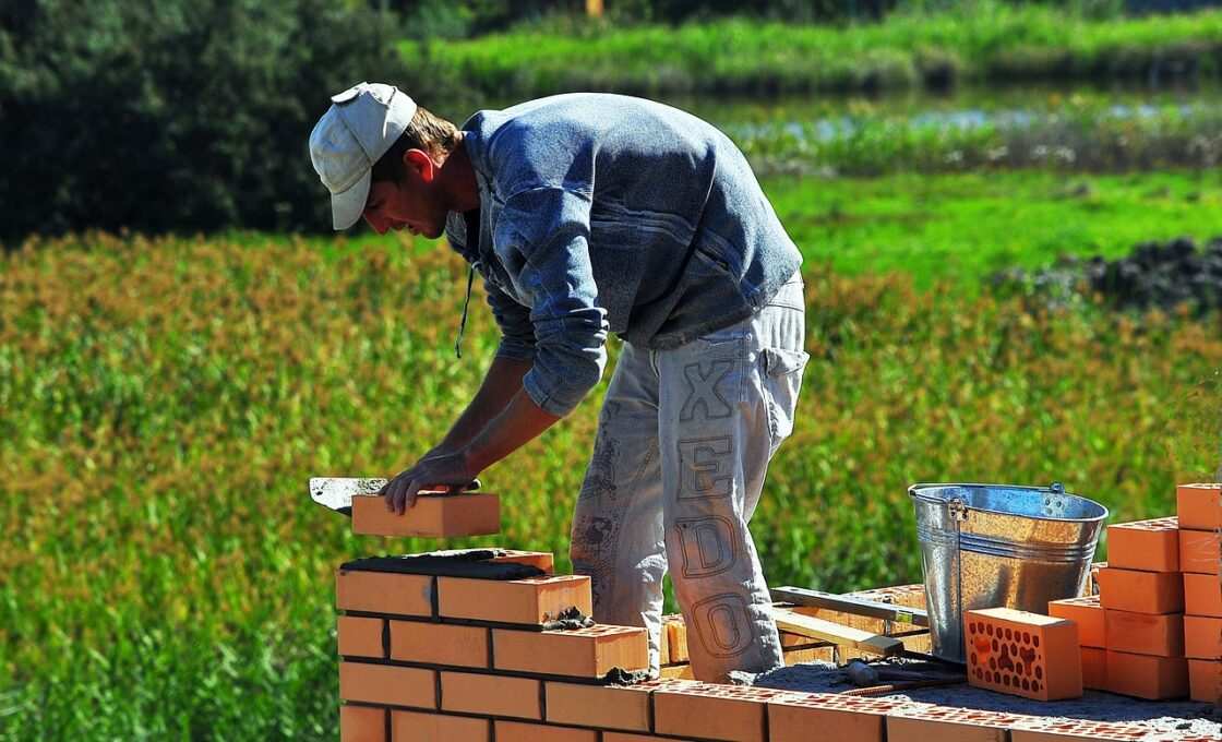 construction de mur en briques