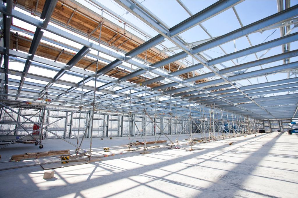 Fabrication et installation de charpente industrielle : comment choisir le bon prestataire ?