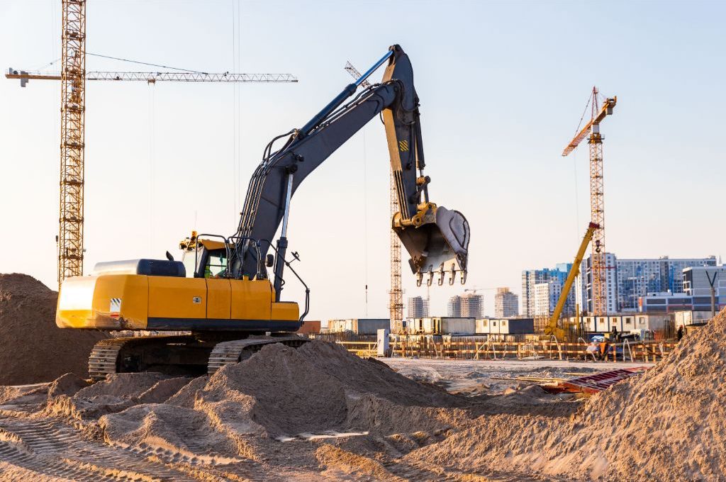 Du mini-pelle à la grue : les engins TP dont vous avez besoin en un seul endroit
