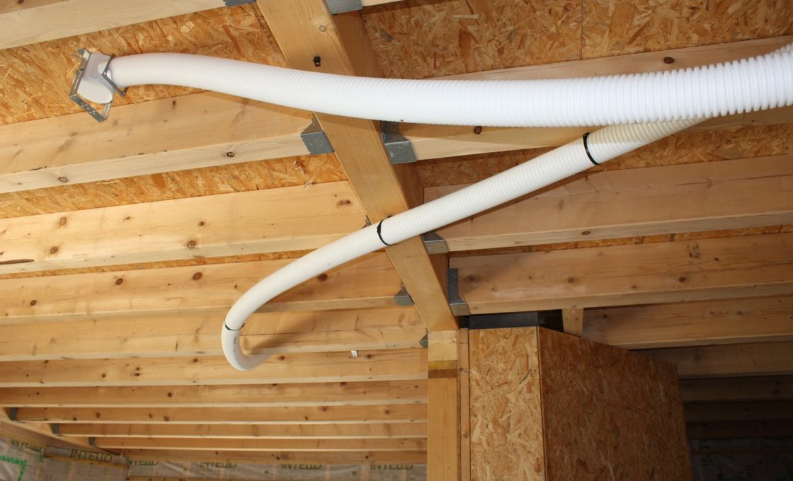 Installation électrique extérieure pour vérandas en bois