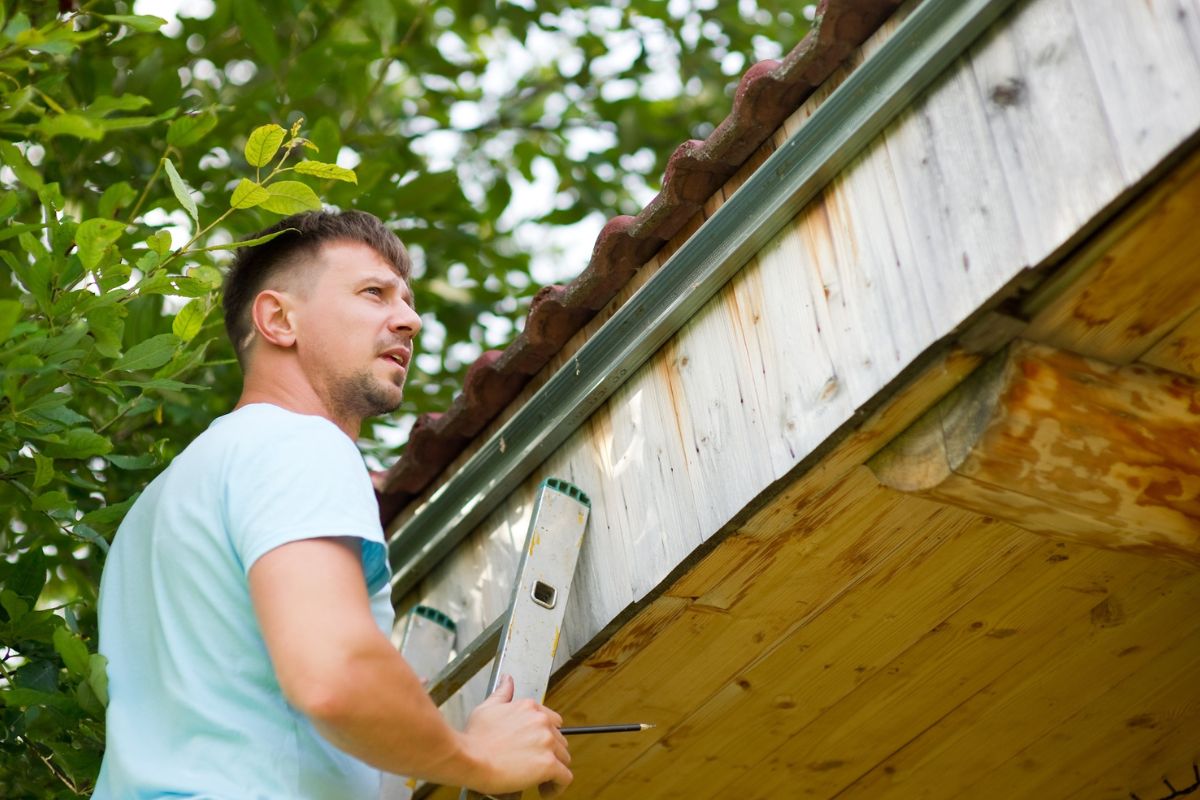 pourquoi-et-comment-nettoyer-les-goutti-res-pour-prot-ger-votre-toiture