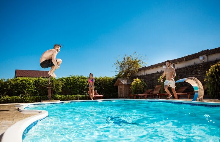 Piscine hors-sol : conseils pour une réparation efficace