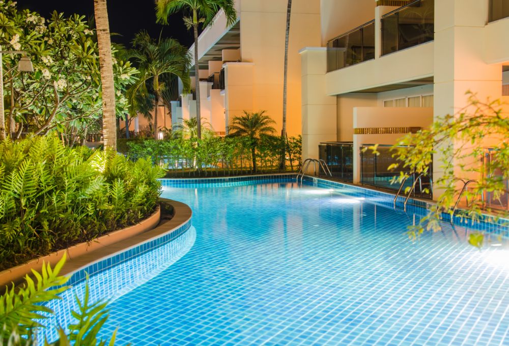 Construire une piscine durable : les solutions écologiques à adopter