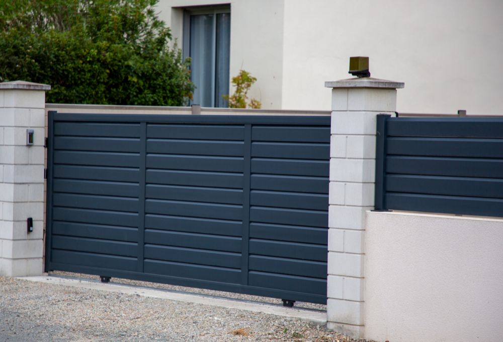 Comment personnaliser votre portail en PVC ? Guide complet de la fabrication sur mesure